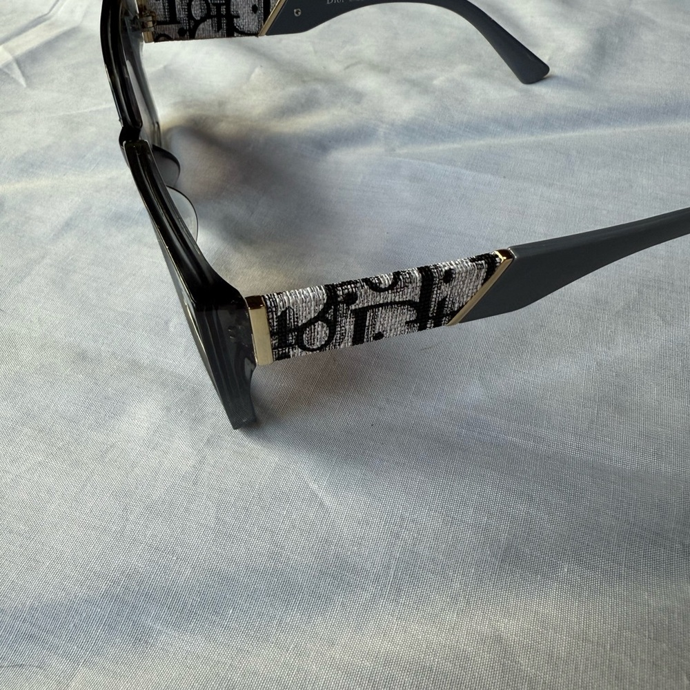 Gray Rectangular Sunglasses - Picture 4 of 4